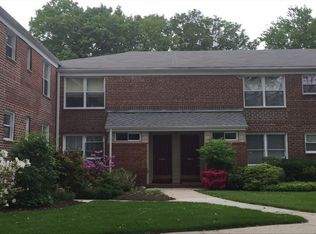 37 Edwards St APT G1, Roslyn Heights, NY 11577