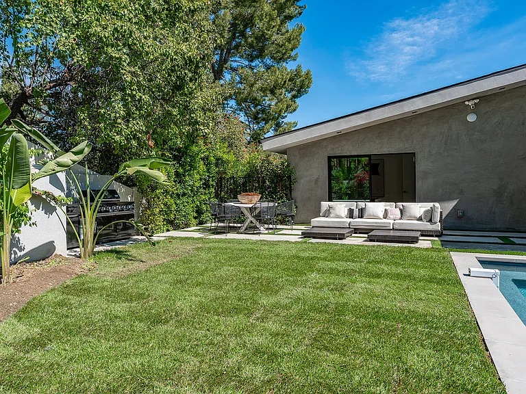 22270 Avenue San Luis — Photo 47