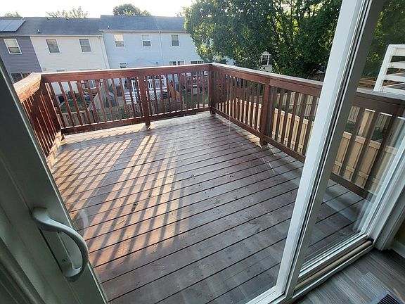 4th image of 26 Sylvan Park Ct