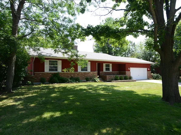 607 Little John Ln, Harvard, IL 60033