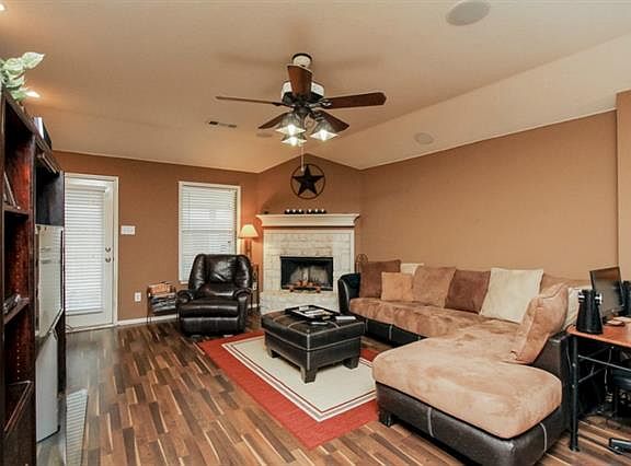 4th image of 433 Windy Hill Ln