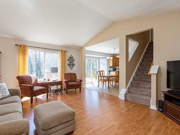 4th image of 36 Amelia Park Dr