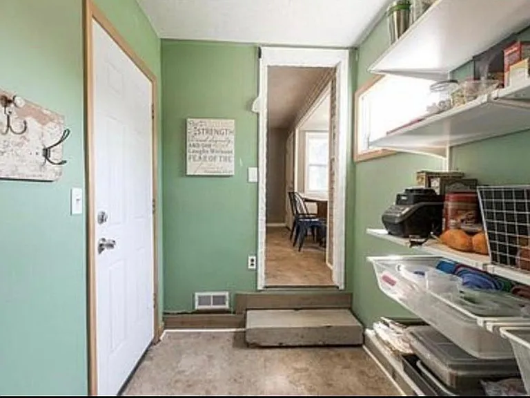 9006 Central St — Photo 6