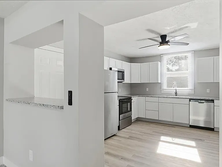 504 Harris St — Photo 5