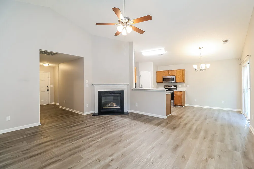 3 bed, 2.0 bath, 1250 sqft, $1,825 — Photo 4