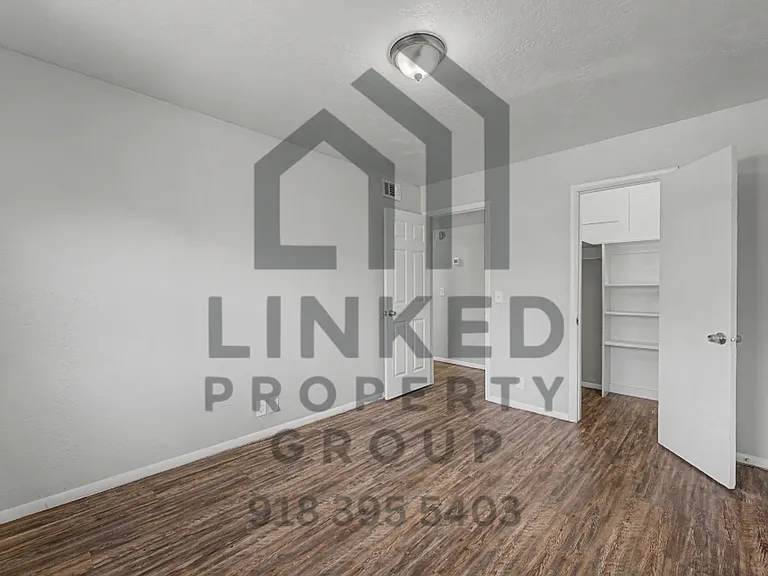 Charl Ann Apartments — Photo 11