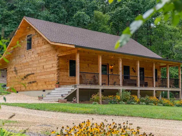 912 Love Rd, Lyndhurst, VA 22952