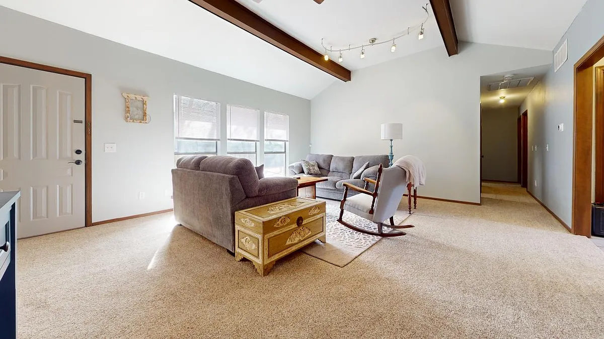 Building Photo - 2905 S Black Oak Dr