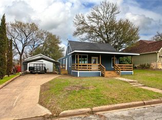 206 N Thomas St, Caldwell, TX 77836