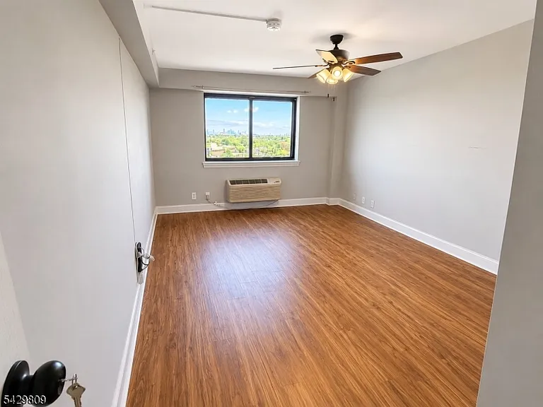 60 Parkway Dr E #9B — Photo 7