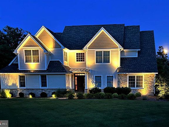 2nd image of 126 Kings Creek Cir