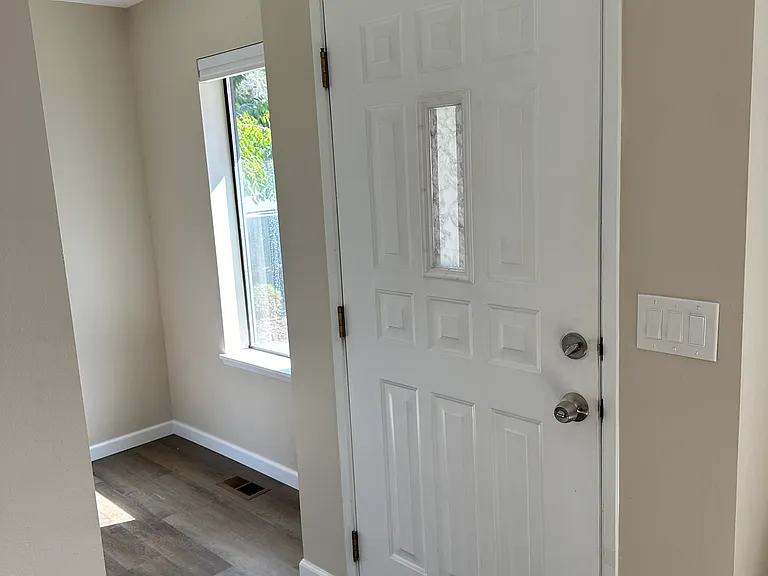 331 23rd St NE — Photo 16