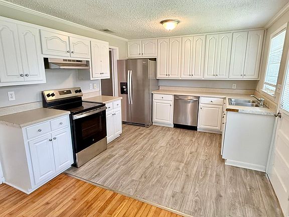 3rd image of 608 Linwood Dr