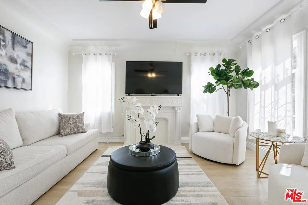 2 bed, 1.0 bath, 1070 sqft, $3,300 — Photo 4