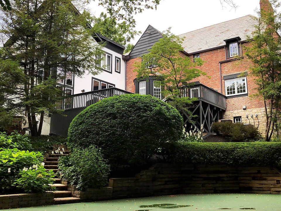 2nd image of 2077 Park Hill Dr