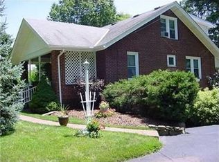 2848 Old Hardies Rd, Gibsonia, PA 15044