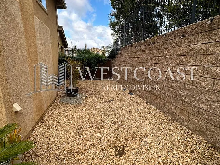 820 Silver Dr — Photo 27