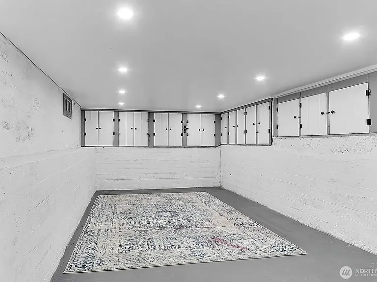 417 Avenue F — Photo 33