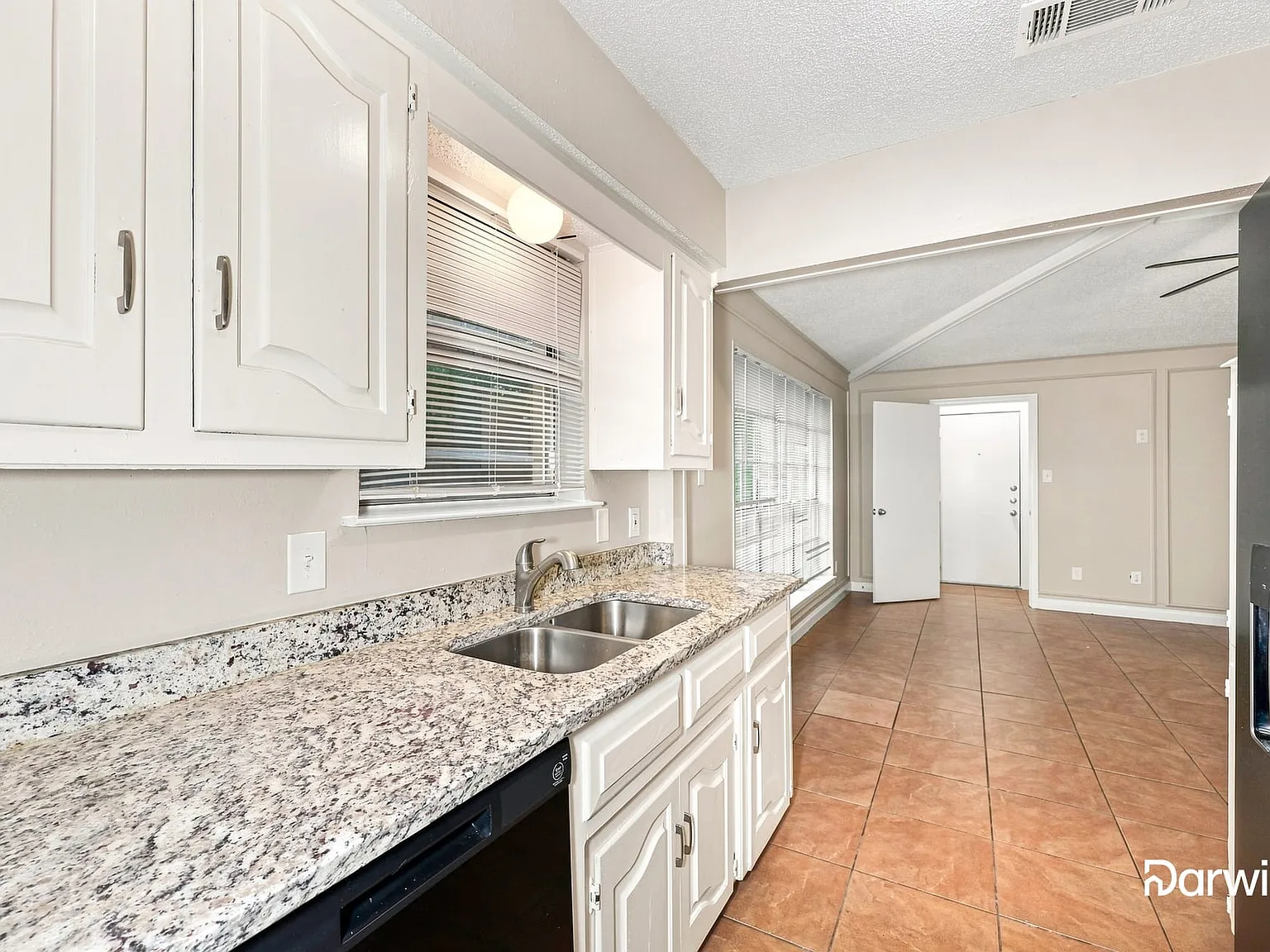3 bed, 2.0 bath, 1587 sqft, $2,315 — Photo 2