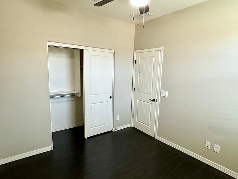 233 N Crosscreek Dr — Photo 13