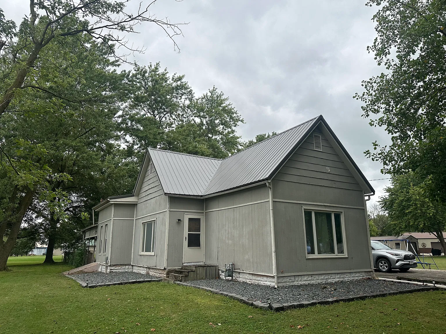 3 bed, 1300 sqft, $1,000 — Photo 1
