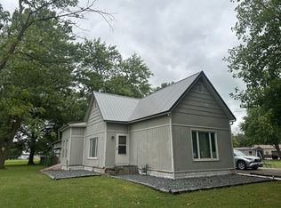 313 S 3rd St, La Belle, MO 63447