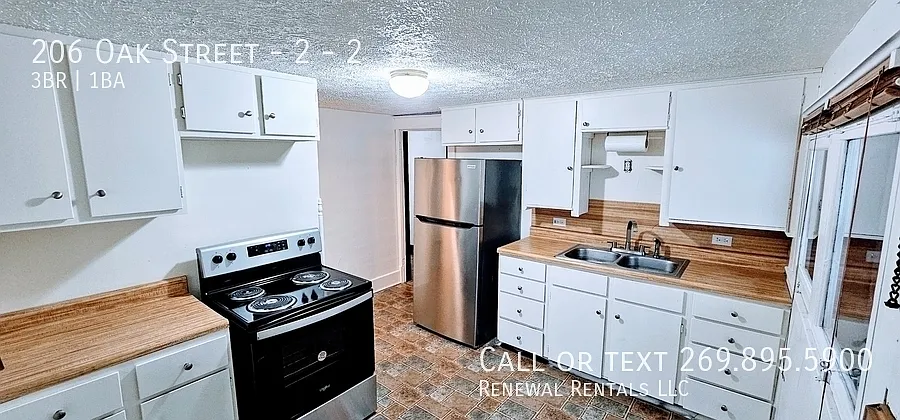 NEW listing 3 bedroom Dowagiac rental home! New paint and stainless stove! — Photo 2
