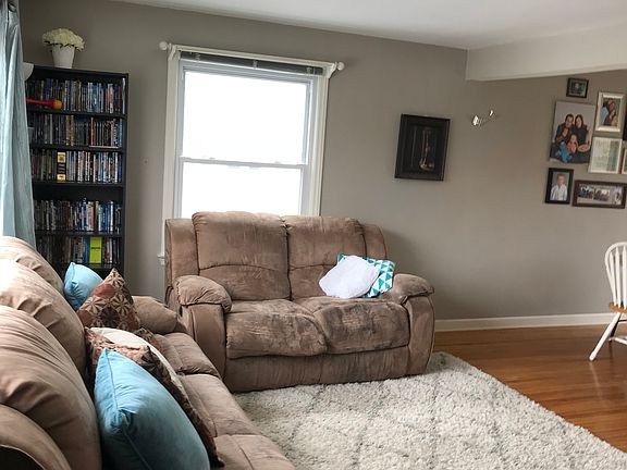4th image of 54 Gresham Dr