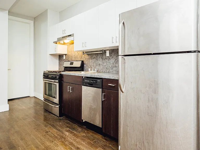 296 Harman St #1G — Photo 1