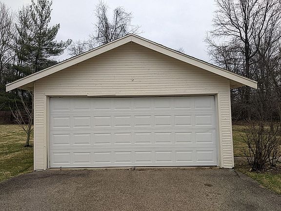 Detached garage fits 2 cars