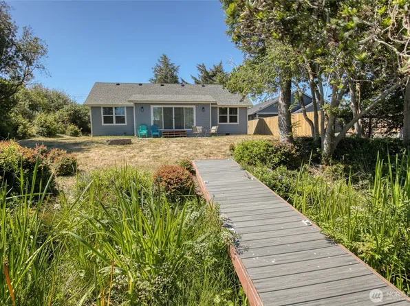 998 Point Brown Avenue SE, Ocean Shores, WA 98569