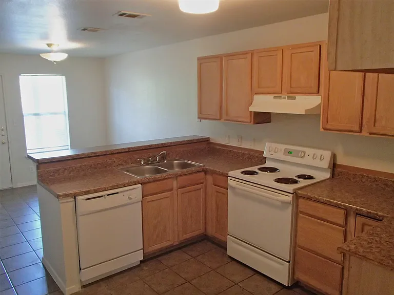 2202 Katy Ln #A — Photo 3