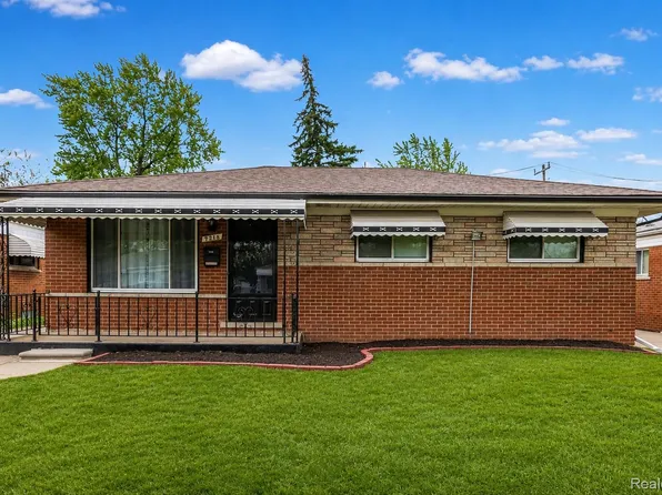 7218 Superior Ave, Center Line, MI 48015