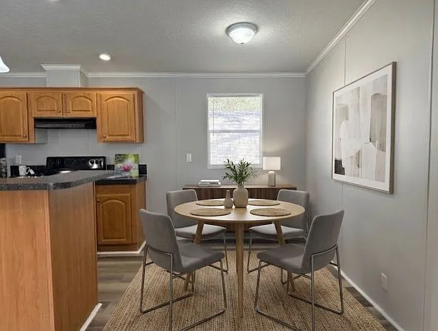 3 bed, 2.0 bath, 1120 sqft, $1,960 — Photo 3