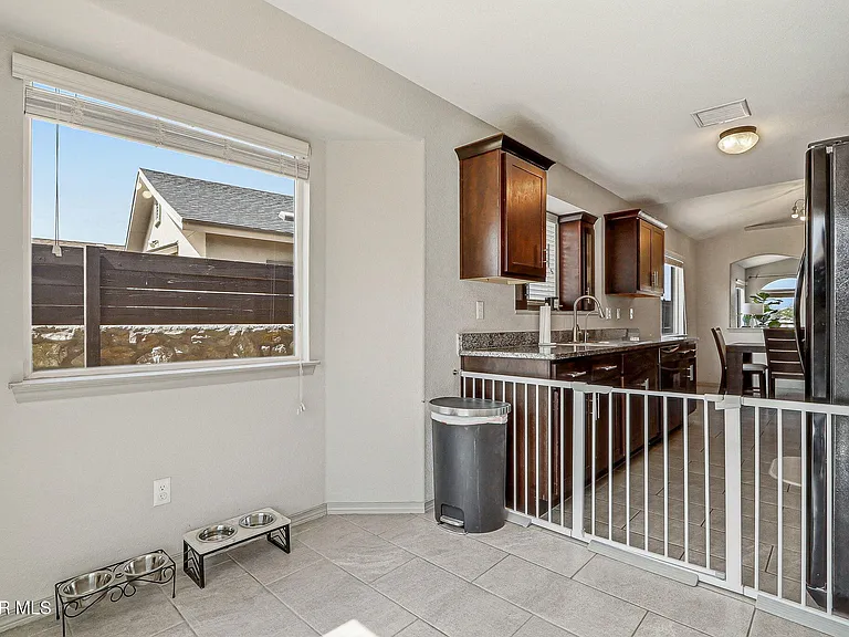 4964 Jennifer Claire — Photo 35