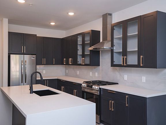 3rd image of 526 N Ave E #216