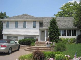 196 W Henrietta Ave, Oceanside, NY 11572