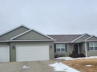 2769 Prairie Oak Dr, Dickinson, ND 58601