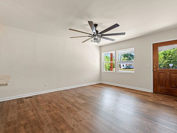 5th image of 606 McEachern Heights