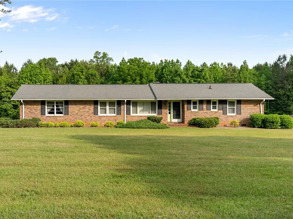 225 Noble Dr, Abbeville, SC 29620