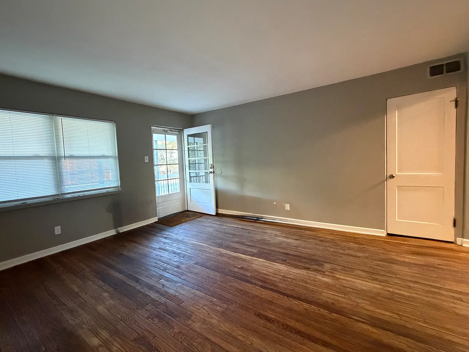 2 bed, 1100 sqft, $1,100 — Photo 4