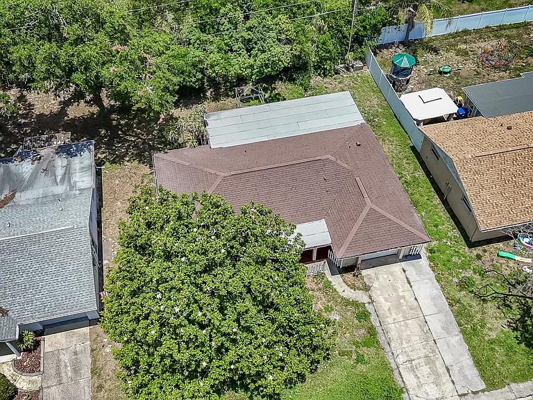 7911 Foxwood Dr — Photo 33