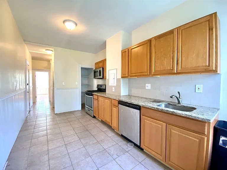 144 Coolidge St #2 — Photo 10