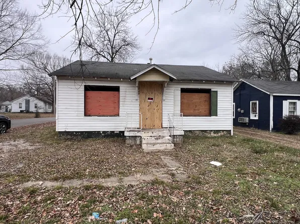 818 Curtis St, Paris, TN 38242