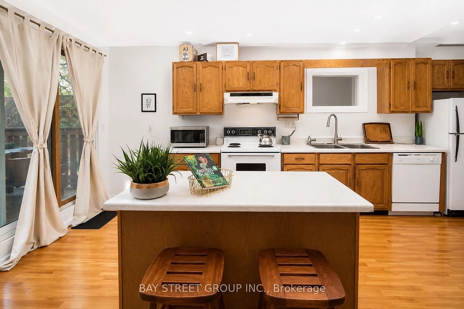 3 bed, $3,600 — Photo 3