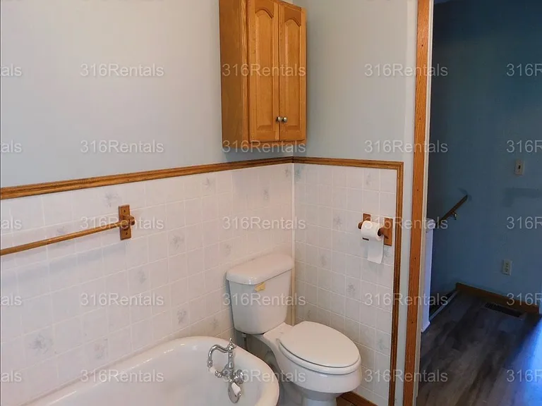 113 S Oak St — Photo 12