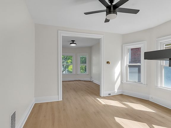 4th image of 933 Lafayette Ave #1