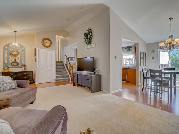 5th image of 575 Dalton Ln