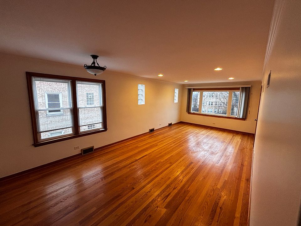 1st image of 5504 W Sunnyside Ave #2