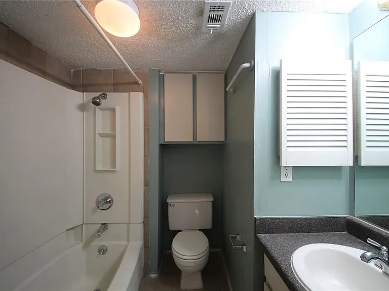 2401 Leon St #200 — Photo 6